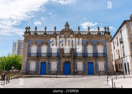 Belle façade carrelée bleue du Palacio do Raio dans le centre-ville de Braga au Portugal Banque D'Images