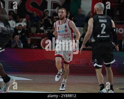 Varèse, Ita. 06 octobre 2024. Niccolò Mannion Openjobmetis Varese lors du match de championnat LBA Italie opposant Openjobmetis Varese à Bertram Derthona Tortona, à Varèse, Italie, le 5 octobre 2024 (photo de Fabio Averna/Sipa USA) crédit : Sipa USA/Alamy Live News Banque D'Images