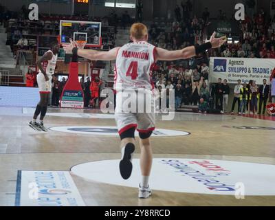 Varèse, Ita. 06 octobre 2024. Niccolò Mannion Openjobmetis Varese lors du match de championnat LBA Italie opposant Openjobmetis Varese à Bertram Derthona Tortona, à Varèse, Italie, le 5 octobre 2024 (photo de Fabio Averna/Sipa USA) crédit : Sipa USA/Alamy Live News Banque D'Images