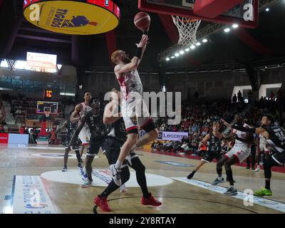 Varèse, Ita. 06 octobre 2024. Niccolò Mannion Openjobmetis Varese lors du match de championnat LBA Italie opposant Openjobmetis Varese à Bertram Derthona Tortona, à Varèse, Italie, le 5 octobre 2024 (photo de Fabio Averna/Sipa USA) crédit : Sipa USA/Alamy Live News Banque D'Images