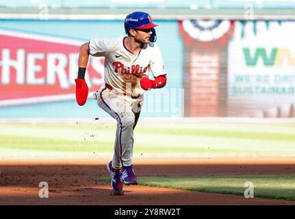 Philadelphie, États-Unis. 06 octobre 2024. Philadelphia Phillies Trea Turner vole la troisième base en deuxième manche contre les mets de New York dans le deuxième match de la MLB NLDS au Citizens Bank Park à Philadelphie, Pennsylvanie, le dimanche 6 octobre 2024. Photo de Laurence Kesterson/UPI. Crédit : UPI/Alamy Live News Banque D'Images