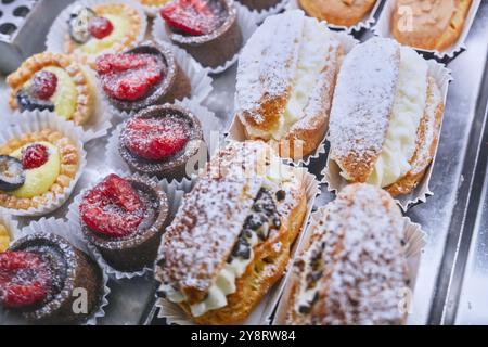 Pasticceria Sandri, bar historique / pâtisserie sur le Corso Pietro Vannucci, à Pérouse, Ombrie, Italie. Banque D'Images