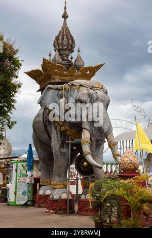Statue d'un éléphant à SOP Ruak, province de Chiang Rai, Thaïlande Banque D'Images
