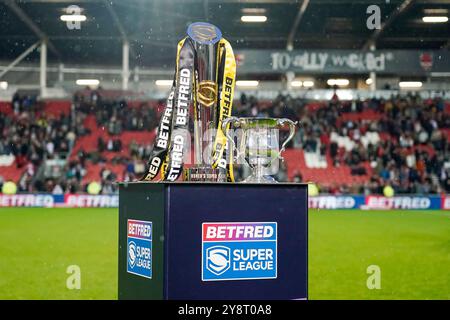 St Helens, Merseyside, Royaume-Uni. Dimanche 6 octobre 2024. Finale de Super League féminine : St Helens Women vs York Valkyrie Women au Totally Wicked Stadium. Trophée Super League femme. Crédit James Giblin crédit : James Giblin/Alamy Live News Banque D'Images