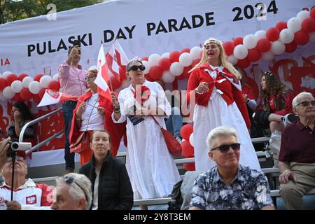 Les Polonais-Américains participent au 87e défilé annuel Pulaski Day sur la Cinquième Avenue le 6 octobre 2024 à New York. Banque D'Images