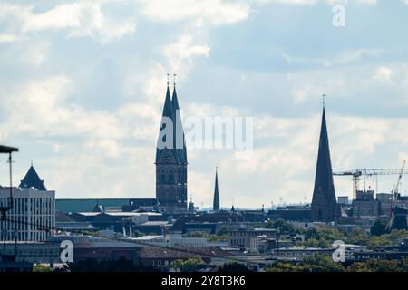 Brême, Metalhenge 05.10.24, Blick auf die Innenstadt, Bremer Dom Bremen Brême Brême Deutschland *** Brême, Metalhenge 05 10 24, vue du centre-ville, Cathédrale de Brême Brême Brême Brême Brême Allemagne Metalhenge 5.10.24 LR-9756 Banque D'Images