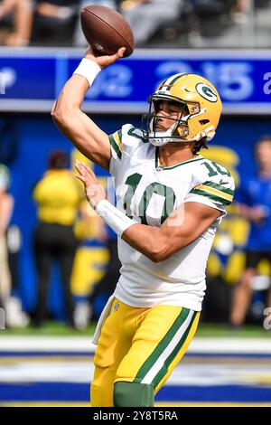 Inglewood, CA. 6 octobre 2024. Jordan Love (10), quarterback des Green Bay Packers, en action au deuxième quart-temps pendant le match de football de la NFL. Green Bay Packers v. Los Angeles Rams. Crédit photo obligatoire : Louis Lopez/Cal Sport Media/Alamy Live News Banque D'Images