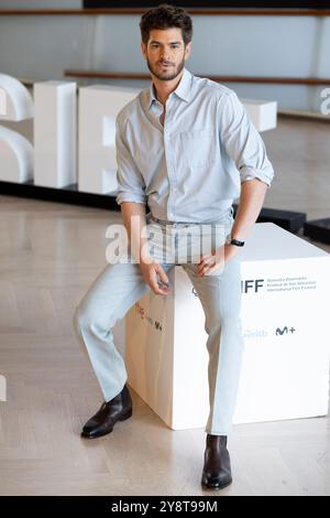 Andrew Garfield assiste à l'appel photo 'We Live in Time (Vivir El Momento)' lors du 72ème Festival international du film de San Sebastian au Palais Kursaal. (Photo de Nacho Lopez/SOPA images/SIPA USA) crédit : SIPA USA/Alamy Live News Banque D'Images