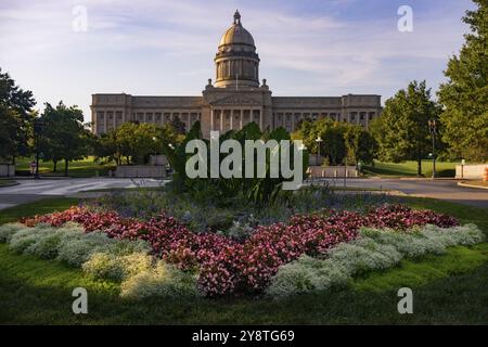 Les fleurs cultivées embellissent le terrain autour de la capitale de l'État de Kentucky à Frankfort Banque D'Images