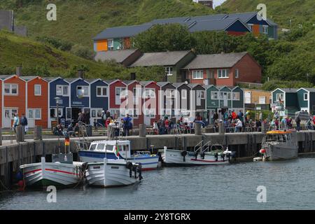 Cabanes colorées sur la promenade dans les basses terres, Boerteboote, hôpital dans les midlands, île au large de Heligoland, mer du Nord, Pinneberg Banque D'Images