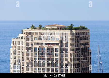 Monte Carlo, Monaco, août 2022 : détail d'immeuble résidentiel de luxe Real estete, Europe Banque D'Images