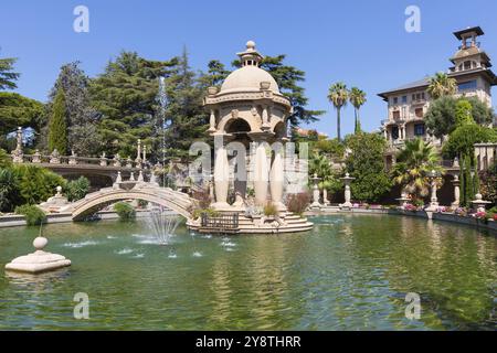 Imperia, Italie, 14 août 2023 : Villa Grock, manoir italien de Grock avec jardin, fontaine, bel été, Europe Banque D'Images