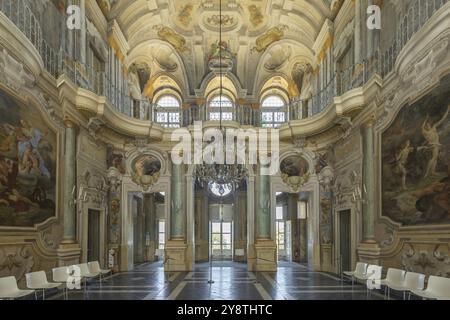 Turin, Italie, juin 2022 : intérieur de luxe baroque avec marbre du Palais de la Reine, Villa della Regina, Europe Banque D'Images