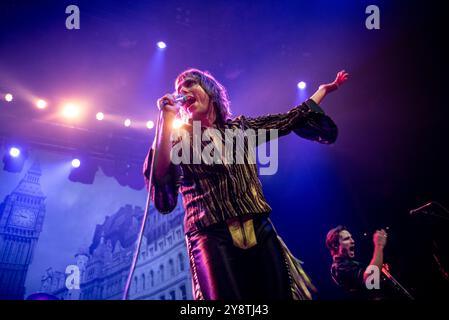 Londres, Royaume-Uni. 6 octobre 2024. Les rockeurs glam britanniques The Struts jouent un décor électrisant à Camden Roundhouse. Cristina Massei/Alamy Live News Banque D'Images