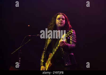 Londres, Royaume-Uni. 6 octobre 2024. Les rockeurs glam britanniques The Struts jouent un décor électrisant à Camden Roundhouse. Cristina Massei/Alamy Live News Banque D'Images