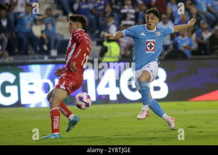 Mexico, Mexique. 06 octobre 2024. Lorenzo Faravelli #8 de Cruz Azulshoot le ballon lors du 11ème tour du Torneo de Apertura 2024 dans le cadre de la Liga MX entre Club Necaxa et Cruz Azul à l'Estadio Ciudad de los Deportes. Score final Cruz Azul 3-0 Necaxa. Le 5 octobre 2024 à Mexico, Mexique. (Photo par Ismael Rosas / Eyepix Group / Sipa USA) crédit : Sipa USA / Alamy Live News Banque D'Images