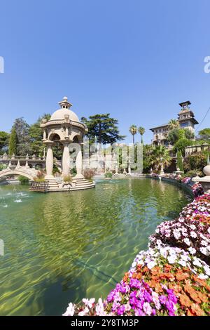 Imperia, Italie, 14 août 2023 : Villa Grock, manoir italien de Grock avec jardin, fontaine, bel été, Europe Banque D'Images