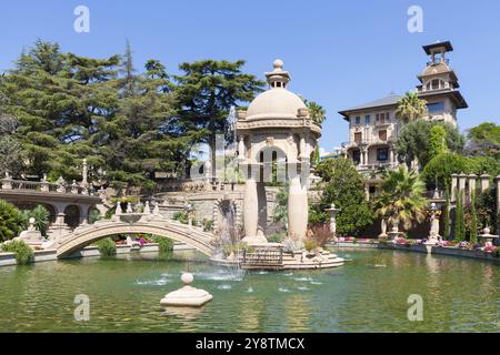 Imperia, Italie, 14 août 2023 : Villa Grock, manoir italien de Grock avec jardin, fontaine, bel été, Europe Banque D'Images