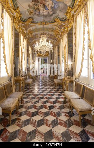 Gênes, Italie, 8 août 2023 : Palais Spinola. Couloir dans le style baroque de luxe, vieux palais, personne, Europe Banque D'Images