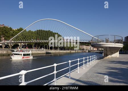 Pont ZubiZuri, Bilbao, Bizkaia, pays Basque, Espagne, Europe Banque D'Images