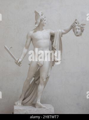 Possagno, Italie, juin 2022 : statue de Persée avec Méduse, nommée Perseo Trionfante, par Antonio Canova, 1801, Europe Banque D'Images