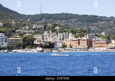 Ligurie, Italie, 07 août 2023 : la côte entre Rapallo et Santa Margherita Ligure, riviera ligure, Europe Banque D'Images