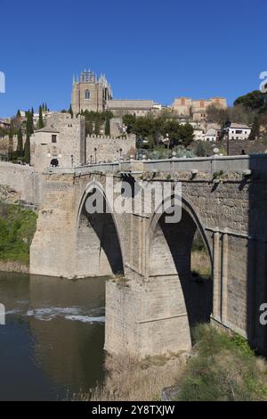 Pont San Martin, Tolède, Castille-la-Manche, Espagne, Europe Banque D'Images