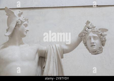 Possagno, Italie, juin 2022 : statue de Persée avec Méduse, nommée Perseo Trionfante, par Antonio Canova, 1801, Europe Banque D'Images