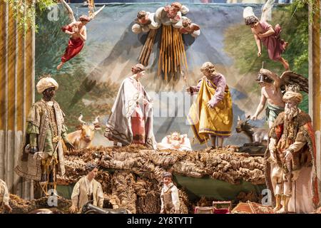 VENARIA REALE, ITALIE, vers janvier 2022 : crèche italienne, nommée presepe, avec nativité. Scène religieuse traditionnelle de Noël Banque D'Images