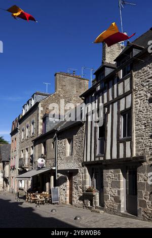 Couleur locale de Dinan, côtes d'Armor département, Bretagne, France, Europe Banque D'Images