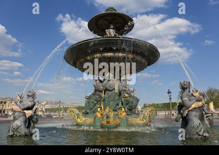 Fontaine des mers, place de la Concorde, Paris, Ile de France, France, Europe Banque D'Images