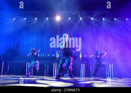 Paris, France. 06 octobre 2024. B. Je me produis au Zénith de Paris, France, le 6 octobre 2024. Photo Christophe Meng/ABACAPRESS. COM Credit : Abaca Press/Alamy Live News Banque D'Images