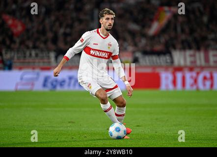 Stuttgart, Allemagne. 06 octobre 2024. Atakan Karazor VfB Stuttgart (16) Aktion am Ball VfB Stuttgart vs TSG 1899 Hoffenheim 06.10.2024 LA RÉGLEMENTATION DFL INTERDIT TOUTE UTILISATION DE PHOTOGRAPHIES COMME SÉQUENCES D'IMAGES ET/OU QUASI-VIDÉO/dpa/Alamy Live News Banque D'Images