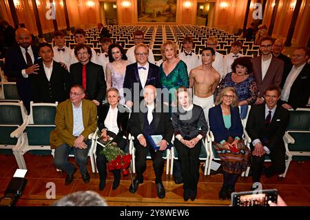 Frank-Burkhard Habel, Gabriele Scholz, Armin Mueller-Stahl, Sibylle Prinzessin von Preußen, Elisabeth Trautwein-Heymann, Philip Kiril Prinz von Preußen und Gäste BEI der Gala der Europäischen Kulturwerkstatt EKW Ein Lied geht um die Welt und der Verleihung des Prinz von Preußen Preises 2024 an Armin Mueller-Stahl im Konzerthaus am Gendarmenmarkt. Berlin, 06.10.2024 *** Frank Burkhard Habel, Gabriele Scholz, Armin Mueller Stahl, Sibylle Princesse de Prusse, Elisabeth Trautwein Heymann, Philip Kiril Prince de Prusse et invités au gala de l'Atelier culturel européen EKW Ein lied geht um d Banque D'Images