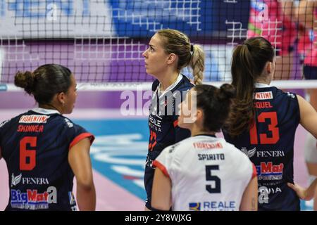 Une vue générale de vidéocontrôle avec Reale Mutua Fenera Chieri '76 pendant le championnat italien féminin de volleyball Serie A1 : jour 1 match entre Reale Mutua Fenera Chieri '76 et Igor Gorgonzola Novara à Palafenera à Chieri (TO) - 6/10/2024 pendant Reale Mutua Fenera Chieri '76 vs Igor Gorgonzola Novara, match italien de volleyball Serie A1 Women à Chieri (TO), Italie, 06 octobre 2024 Banque D'Images