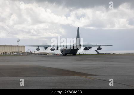 Un avion Super Hercules KC-130J du corps des Marines des États-Unis avec le Marine Aerial Refueler transport Squadron 152, Marine Aircraft Group 12, 1st Marine Aircraft Banque D'Images