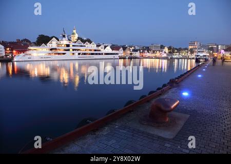 Le superyacht 'Lady S' amarré dans le port de Stavanger, en Norvège. Banque D'Images