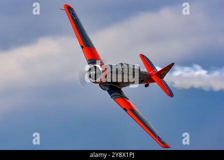 Sivrihisar Eskisehir Turkiye 09 21 2024 1953 NORTH AMERICAN T-6G TEXAN Happy Hour au SHG Air Show Banque D'Images