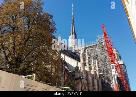 Paris, France, 10.05.2024 vue arrière de la cathédrale notre-Dame en cours de restauration après l'incendie d'avril 2019 Banque D'Images