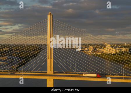 Veterans Glass City Skyway Bridge, Maumee River, Toledo, Ohio Banque D'Images