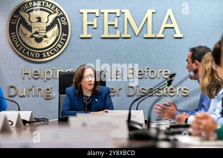 Washington D.C., États-Unis - septembre 30 2024 : le vice-président Kamala Harris lors d'un briefing à la FEMA (Federal Emergency Management Agency) après l'impact de Banque D'Images