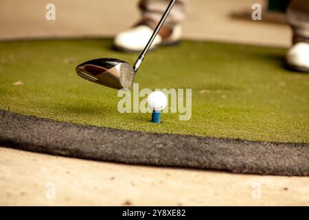 terrain de pratique de golf mat, club de chaussures de golf, balle Banque D'Images