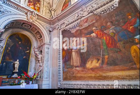 CARONA, SUISSE - 22 MARS 2022 : fresque de la Renaissance italienne, représentant Judith et Holofernes sur le mur de Saint George et Saint Andrew Parich Banque D'Images