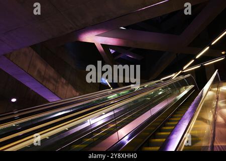 Budapest, U Bahn, U Bahnstation, Verkehr, Budapest, métro, métro, Budapest, U Bahn, métro, transport, U Bahnhof oder moderne Architektur, Banque D'Images