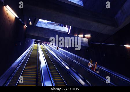 Budapest, U Bahn, U Bahnstation, Verkehr, Budapest, métro, métro, Budapest, U Bahn, métro, transport, U Bahnhof oder moderne Architektur, Banque D'Images