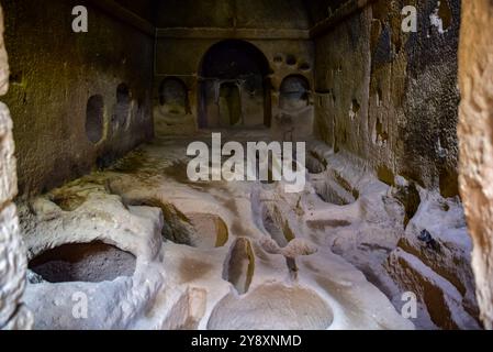 Eski Gümüşler (vieil argent) Monastère le monastère avec l'image de Vierge Marie souriante, l'un des premiers monastères chrétiens d'Anatolie de Niğde T. Banque D'Images