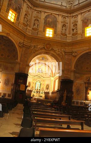 Montefiascone, Italie. Intérieur de la cathédrale de Montefiascone. Banque D'Images