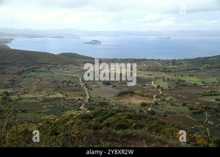 Lac Bolsena vu de Montefiascone, Italie Banque D'Images