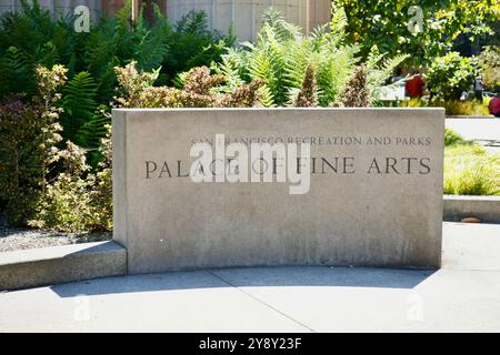 Panneau d'entrée au Palais des Beaux-Arts construit à l'origine en 1915 et reconstruit entre 1964 et 1967. Banque D'Images