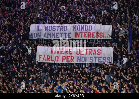 Les supporters d'ACF Fiorentina lors de l'ACF Fiorentina vs AC Milan, match de football italien Serie A à Florence, Italie, le 06 octobre 2024 Banque D'Images